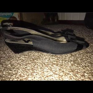 US size 8.5.... Like new condition!!